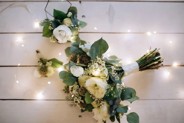 Elegan Buket Pernikahan Dari Pengantin Mawar Putih — Stok Foto