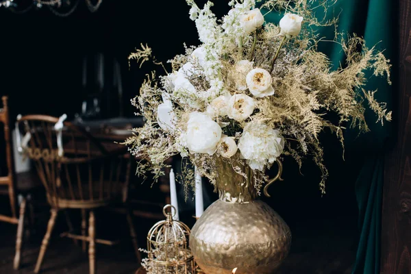 Buket Indah Dalam Gaya Boho Dengan Bunga Putih Dekorasi Pernikahan — Stok Foto