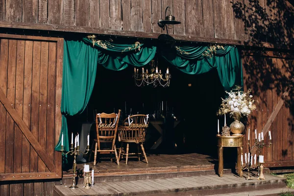 Belas Decorações Casamento Com Velas Flores Douradas — Fotografia de Stock