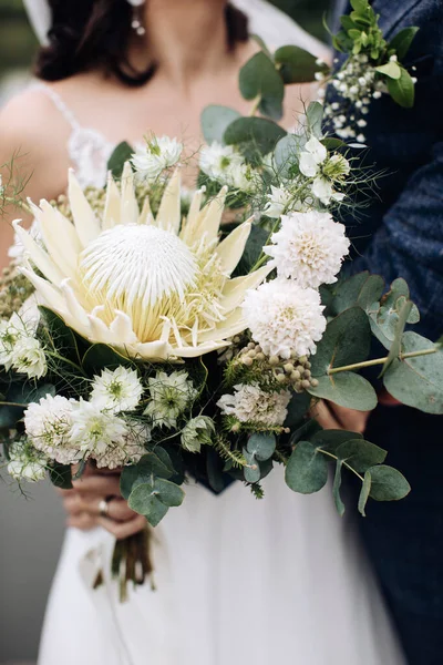 Elegan Pernikahan Karangan Bunga Protea Putih — Stok Foto