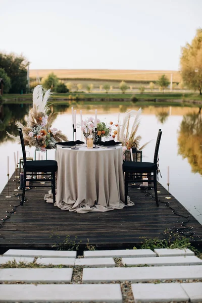 Organizar Una Cena Romántica Para Dos Personas Con Velas Estilo — Foto de Stock