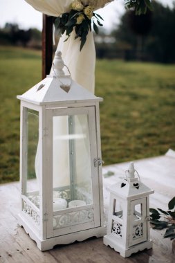 Mumlar için ahşap fenerler. Düğün süslemeleri
