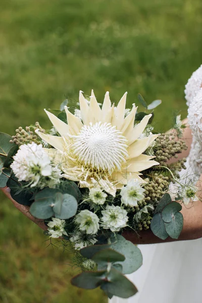 Bunga Pernikahan Yang Indah Dari Pedesaan Protea Dan Bunga Lainnya — Stok Foto