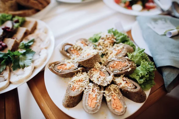 Aperitivos Festivos Una Fiesta Bodas Sobre Mesa Restaurante — Foto de Stock