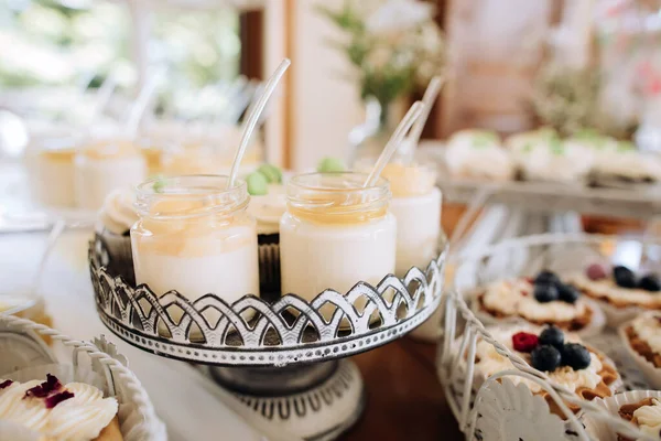 Dessert Tisch Auf Einer Party Verschiedene Süßigkeiten Restaurant — Stockfoto