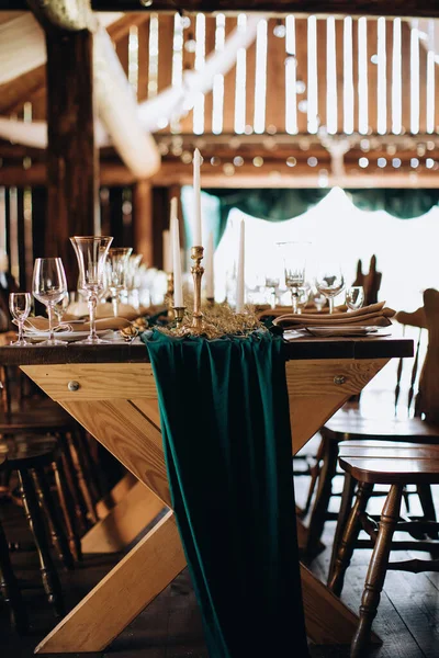 Gyönyörű Dekoráció Egy Ünnepi Asztal Egy Étteremben Stock Kép