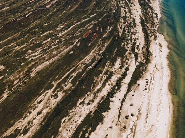 Denizde Bir Adanın Kıyı Şeridi Plajın Havadan Görünüşü Telifsiz Stok Fotoğraflar