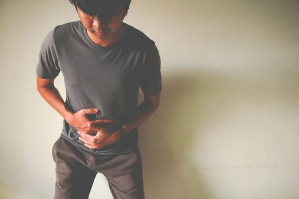 Unga Asiatiska Mannen Har Ont Magen — Stockfoto