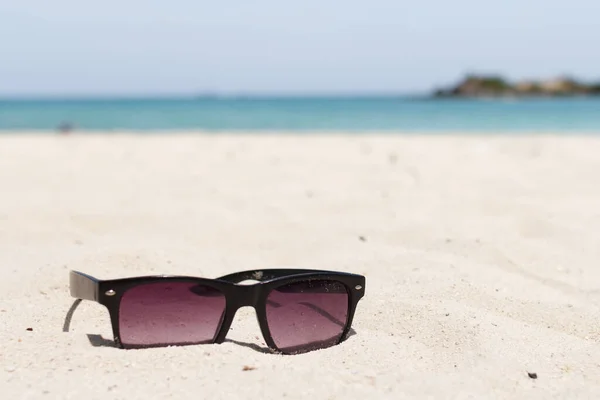 Occhiali Sole Essere Macchiato Con Sabbia Vacanze Estive — Foto Stock