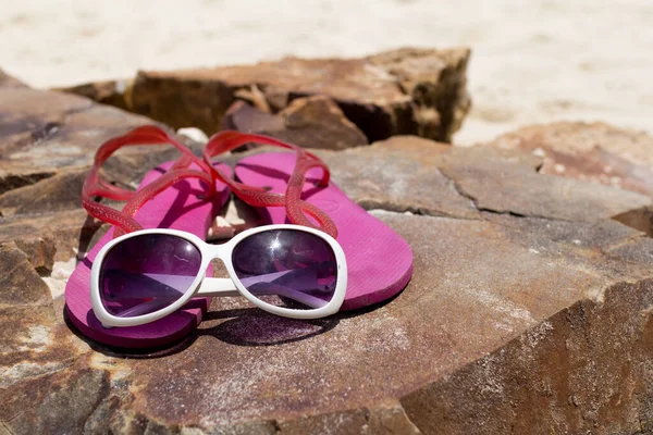 Summer Vacation Concept Fashion Sunglasses Pink Flip Flop — Stock fotografie