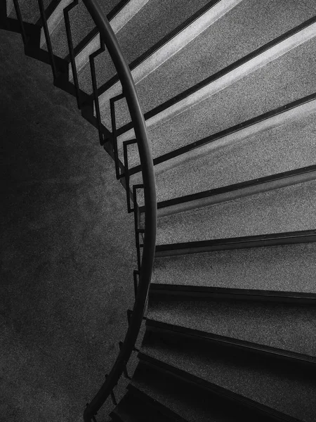 螺旋階段階段階段曲線建物内部建築の詳細 — ストック写真