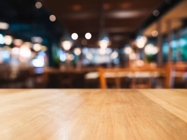 Stůl Horní Dřevěný Pult Bar Restaurace Interiér Blur Pozadí — Stock fotografie