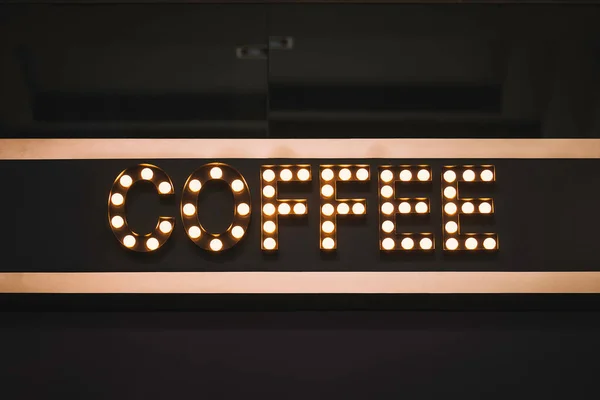 コーヒーサインネオンサインカフェレストランショップロゴドットタイプのデザイン — ストック写真