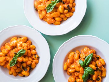 Domates soslu İtalyan gnocchi makarna ve mozzarella peyniri.