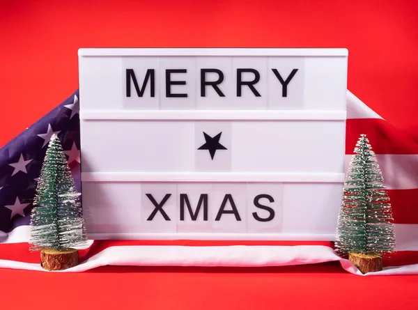 Jul hilsner lightbox Glædelig xmas på rød med amerikansk flag Royaltyfrie stock-billeder