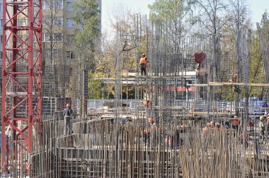 construction of a house made of reinforced concrete structures in Moscow