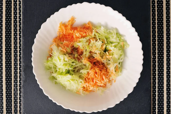 Green Radish Carrot Salad White Plate Top View — Foto Stock