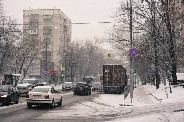 Moscow Russia December 2021 Snowfall Moscow Streets Parkovaya Street — Stockfoto