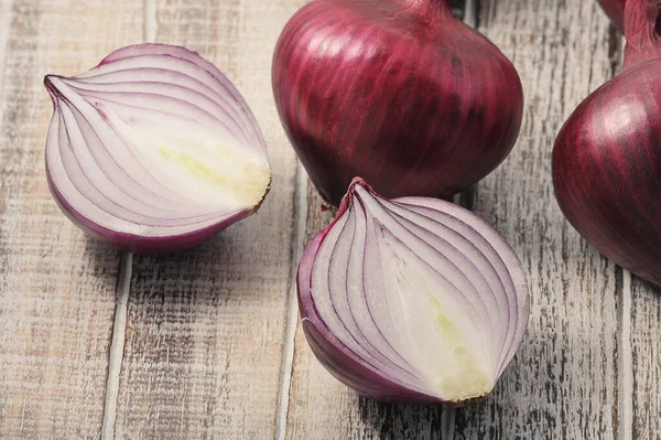 Red Onion Bulbs Wooden Background —  Fotos de Stock