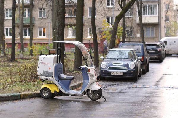 Moscow Russia Oktober 2021 Moto Scooter Delivering Orders Streets Moscow — Stockfoto