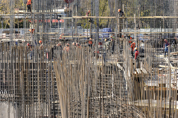construction of a house made of reinforced concrete structures in Moscow