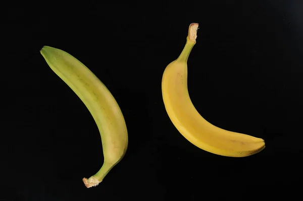 Green Yellow Bananas Black Background Top View Flat Lay — Foto Stock