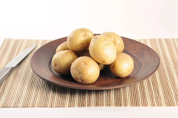 Young Potatoes Peel Clay Plate — Fotografia de Stock