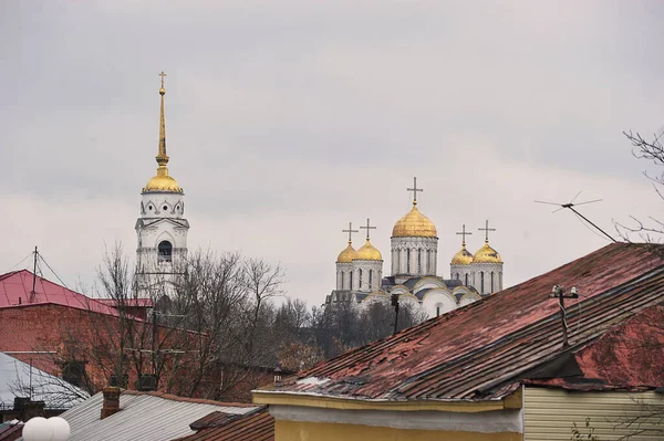 Vladimir Russia November 2021 View Assumption Cathedral Background Old Roofs — стоковое фото