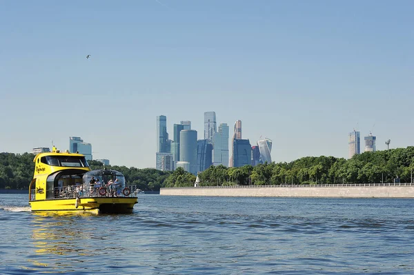 Moscow Russia June 2021 View Pleasure Boat Business Center Moscow — Stock Photo, Image