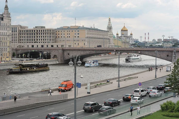 Moscow Russia June 2021 View Moscow River Bolshoy Moskvoretsky Bridge — Fotografia de Stock