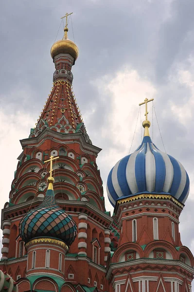 Moscow Russia June 2021 Domes Basil Cathedral Square Moscow — стоковое фото