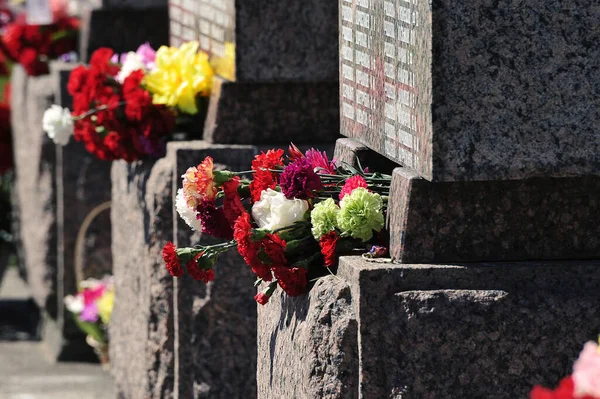 Flowers Monument Dedicated Victims World War Victory Day May Petersburg — Stock Photo, Image