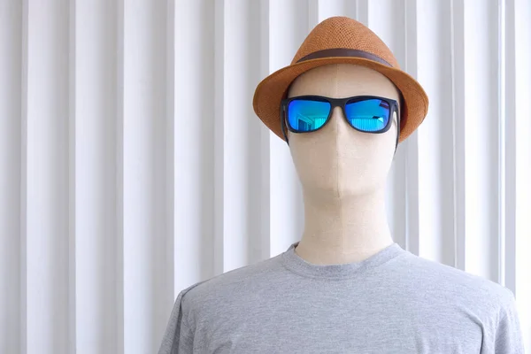Front View Male Mannequin Gray Shirt Sunglasses Fedora Hat White — Stock Photo, Image