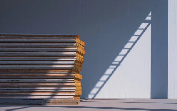 Pilha Painéis Sanduíche Chão Com Luz Solar Sombra Superfície Sala — Fotografia de Stock