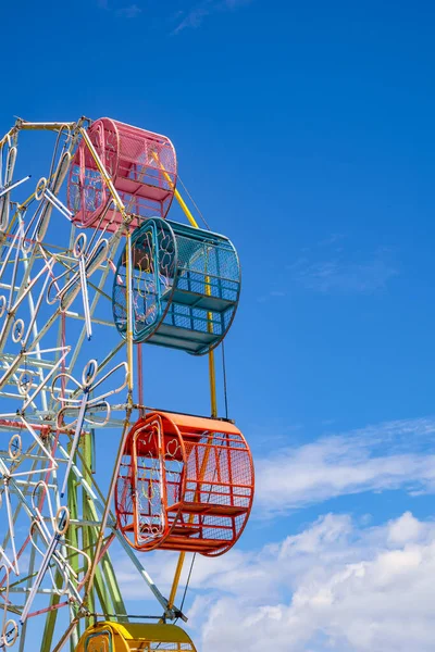 Part Old Colorful Ferris Wheel Fluorescent Lamp Decoration Cloud Blue — Stockfoto
