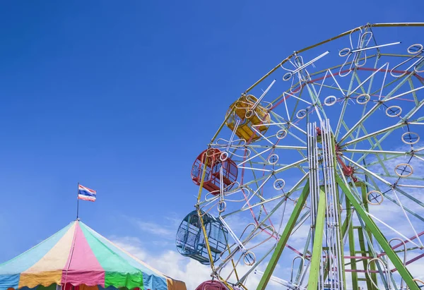 Old Colorful Ferris Wheel Fluorescent Lamp Decoration Carousel Tent Blue — 图库照片