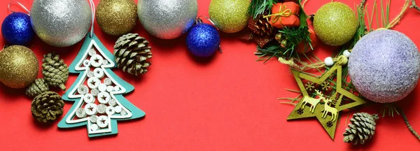 Веселого Рождества Разнообразные Украшения Красном Фоне Вид Сверху Пространство Копирования — стоковое фото