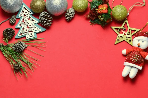 Buon Natale Decorazione Assortita Sfondo Rosso Vista Dall Alto Spazio — Foto Stock