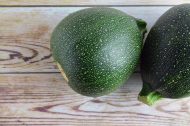 Zenith görünümü, rustik tahtalarda yuvarlak kabak, kopyalama alanı.