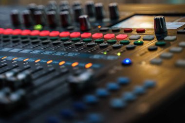 Ses karıştırma konsolu, karıştırıcı kaydıracı.