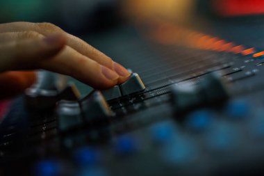 Ses konsolu. Ses kaydı için ekipman. Müzik ekipmanları.