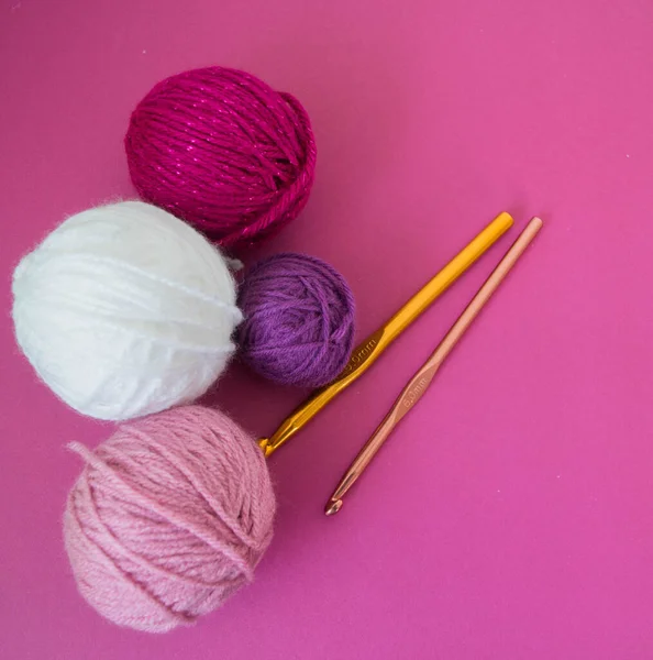 Colorful Wool Balls Pink Ground Crochet Hooks Handmade — Stockfoto