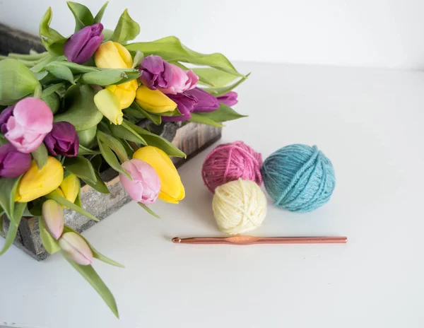 Yellow Pink Purple Tulips Wooden Tray Woolen Balls Crochet Hook — Stock Photo, Image