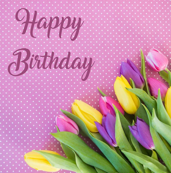 Tulipán Rózsaszín Pontozott Földön Boldog Születésnapot Szöveg Háttér Tavasz — Stock Fotó