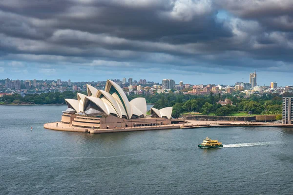 澳大利亚悉尼 2022年3月23日 乌云从空中俯瞰悉尼歌剧院 — 图库照片
