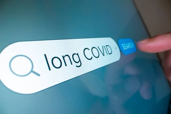 Vista Cerca Búsqueda Información Sobre Long Covid Internet — Foto de Stock