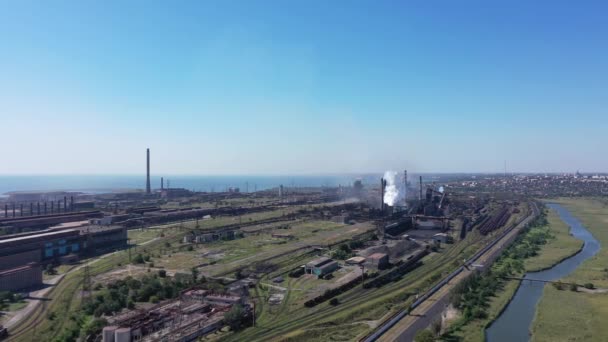Вид Воздуха Промышленную Зону Дымящимися Трубами Тяжелая Промышленность Сверху Сталеплавильный — стоковое видео