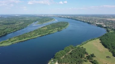 Ukrayna 'daki Dinyeper nehrinin panoramik hava görüntüsü