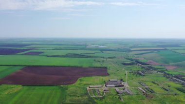 Kuş bakışı tarlalar. Doğal bahar arkaplanı