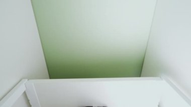 Otomatik çekmece açma mekanizması. Mobilya